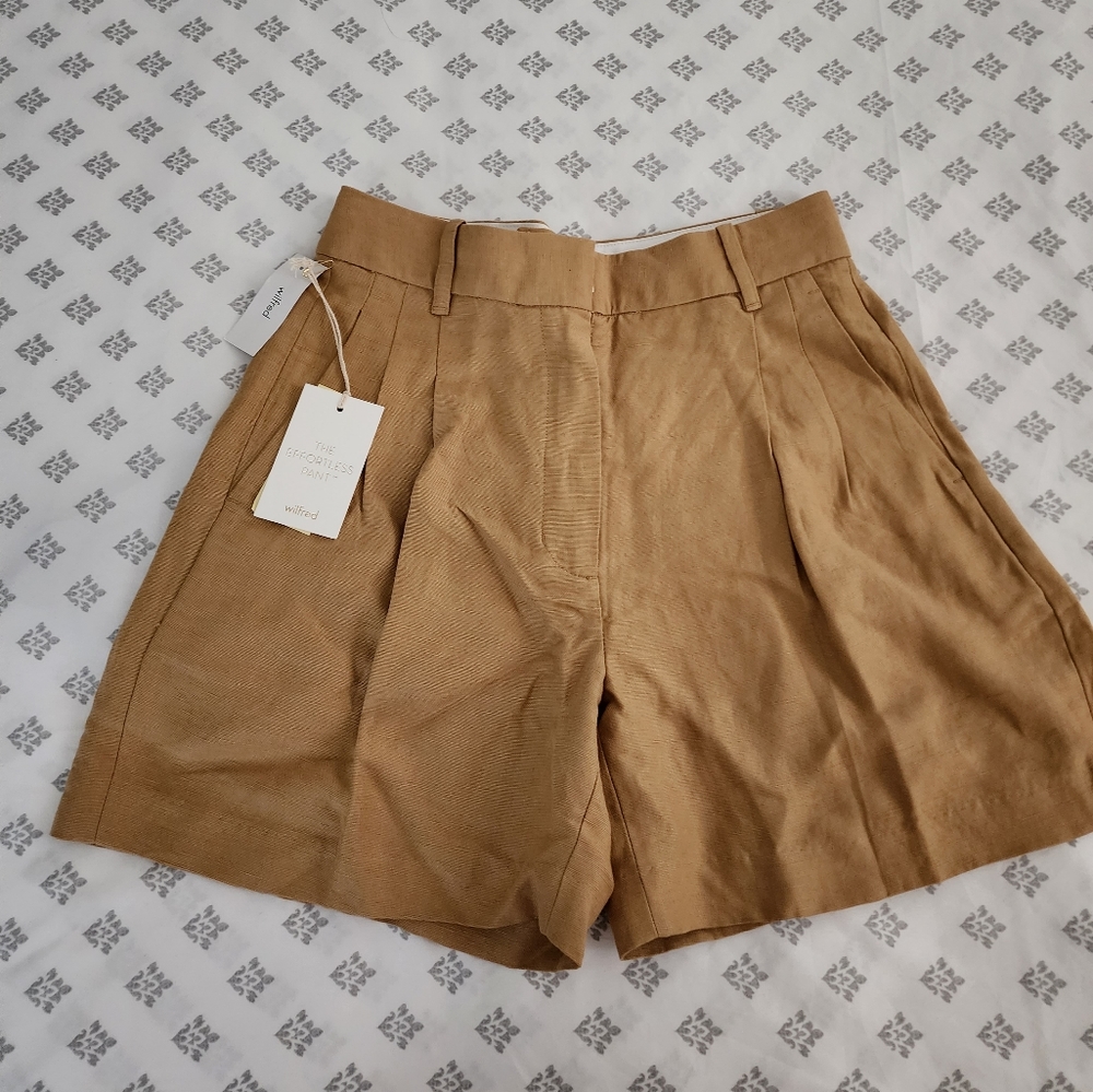 Aritzia Effortless shorts wilfred size 6